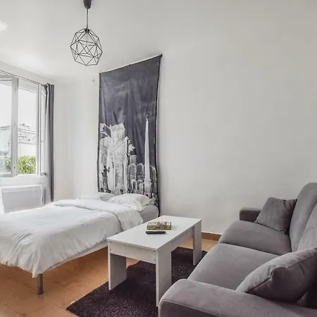Luxe Quai Valmy Paris